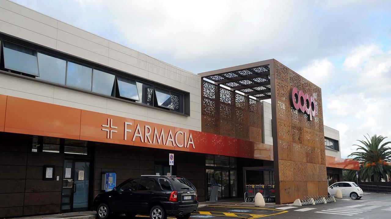 Il centro commerciale Coop di San Vincenzo (fot Paolo Barletttani)