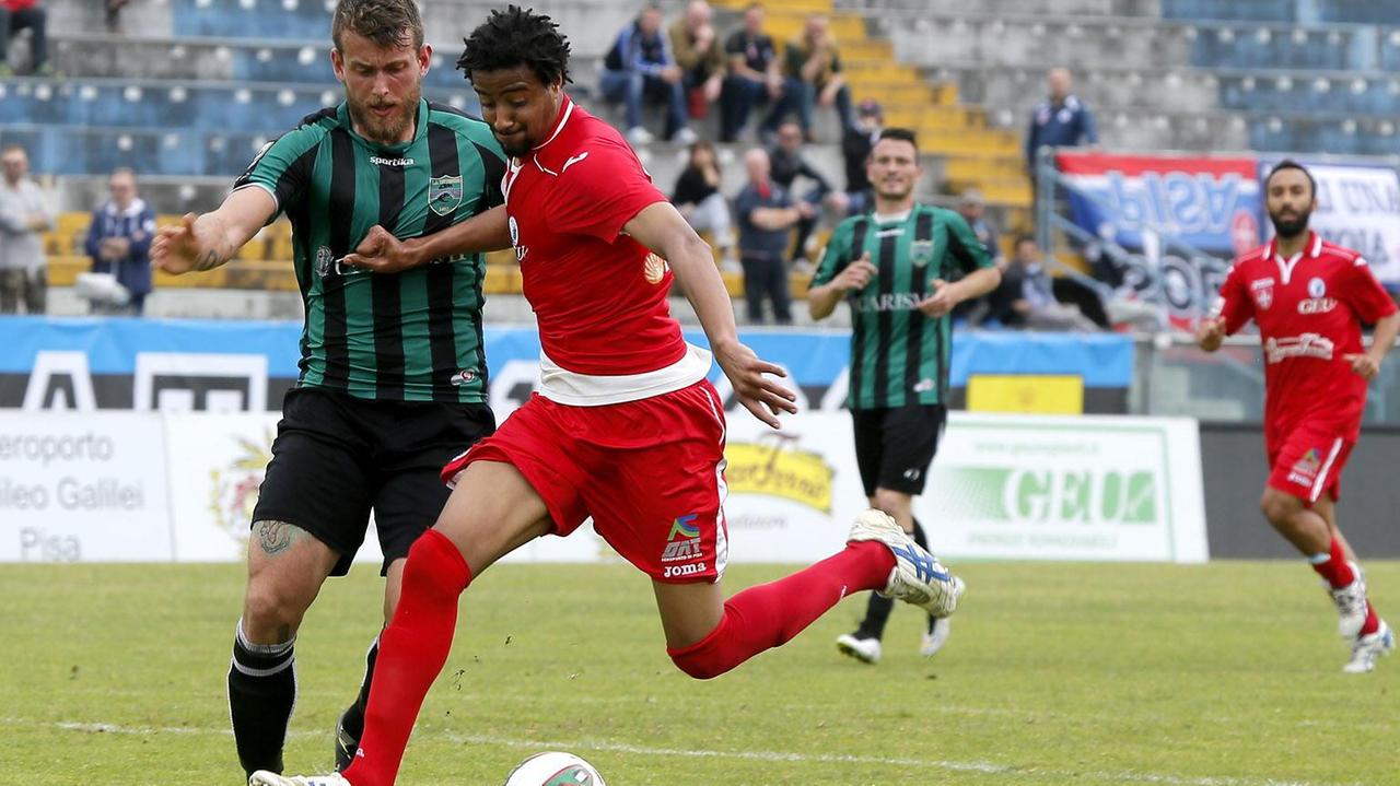 Arma segna l'1-0 eludendo la marcatura di Colombini (foto Muzzi)