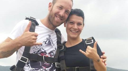 Giacomo Coppola e Isabel Maggio ad agosto 2014, quando si lanciarono con il paracadute
