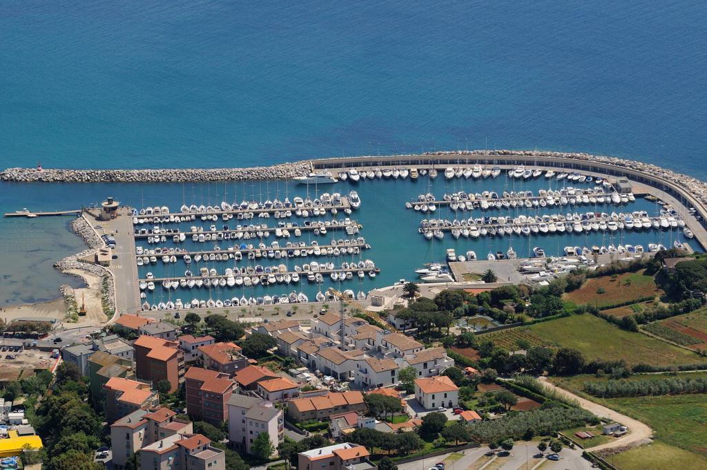 Il porto turistico di Salivoli (foto Paolo Barlettani)