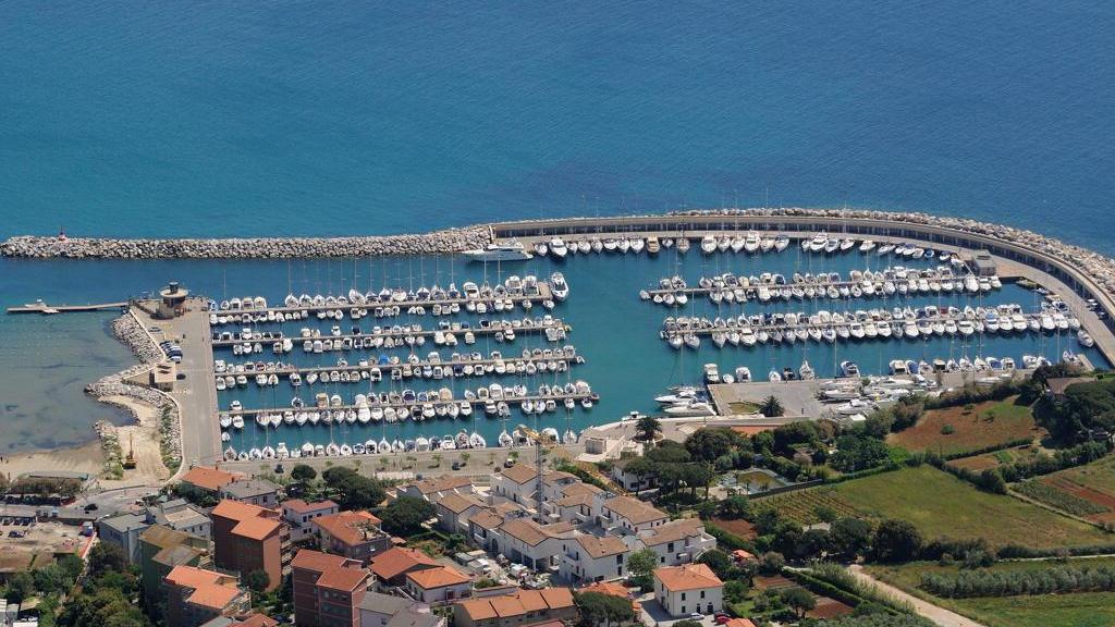 Il porto turistico di Salivoli (foto Paolo Barlettani)