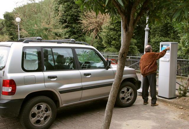 Un parcheggio a pagamento a Castiglioncello (foto d'archivio)