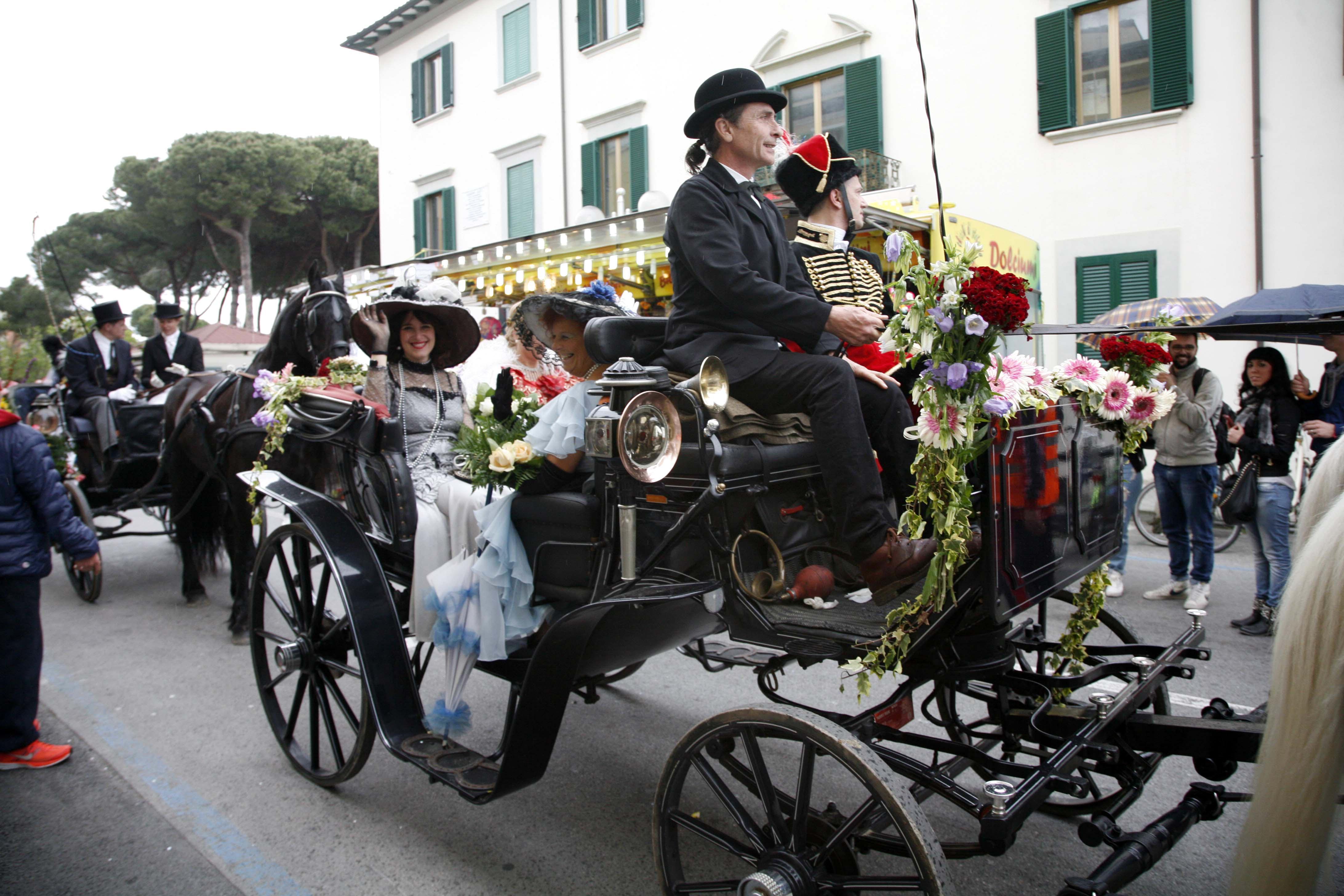 Il carnevale d'altri tempi in via Regia
