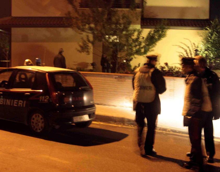 Auto della badante a fuoco Stracci usati come innesco 
