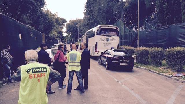 L'autobus del Gavorrano bloccato allo stadio di Siena