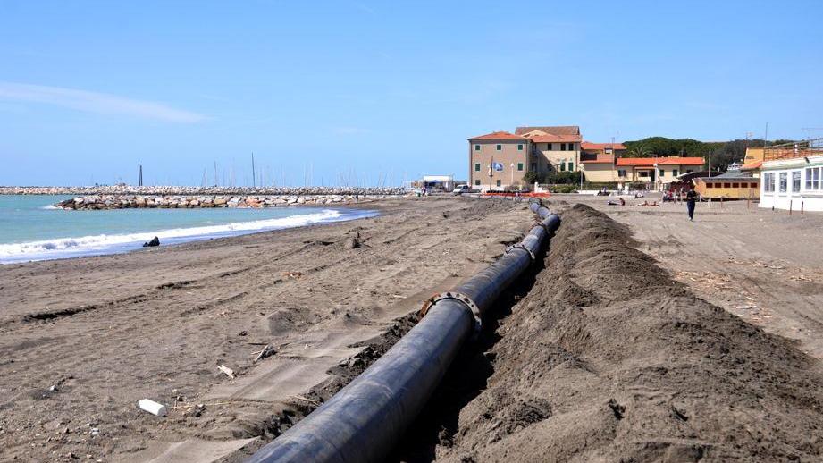 Il tubone per il ripascimento a Marina