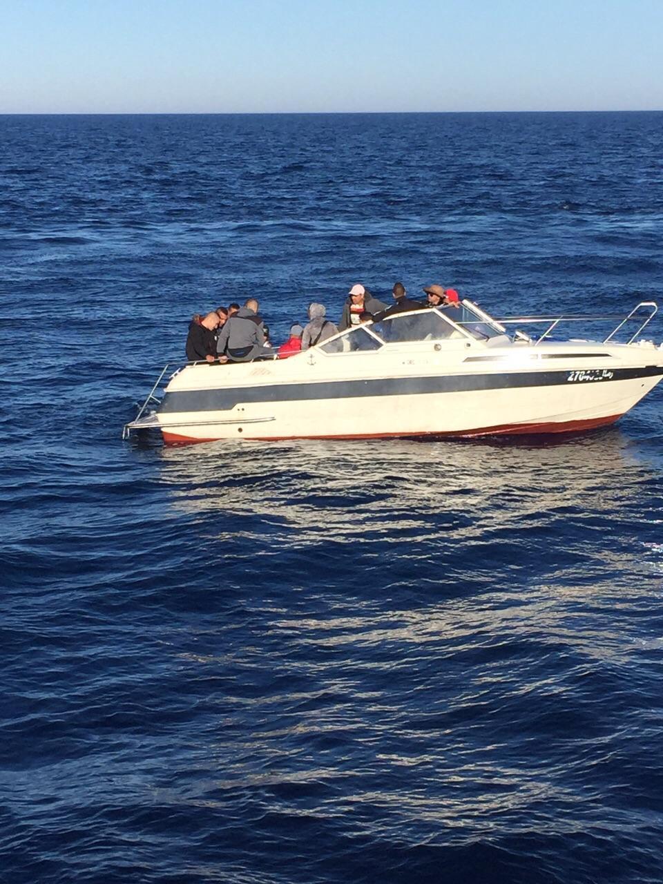 La capitaneria soccorre e salva venti migranti alla deriva