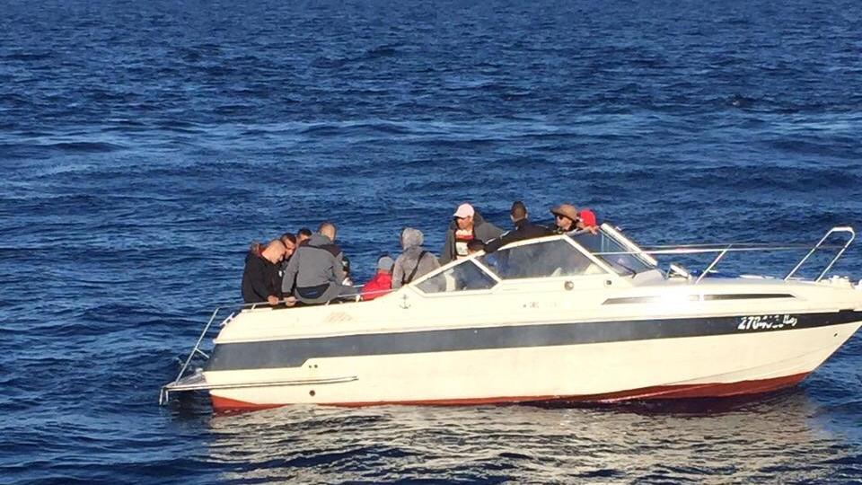 La capitaneria soccorre e salva venti migranti alla deriva