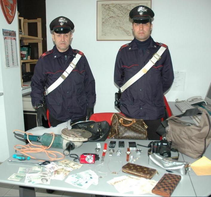 Tenta tre furti in casa arrestato dai carabinieri