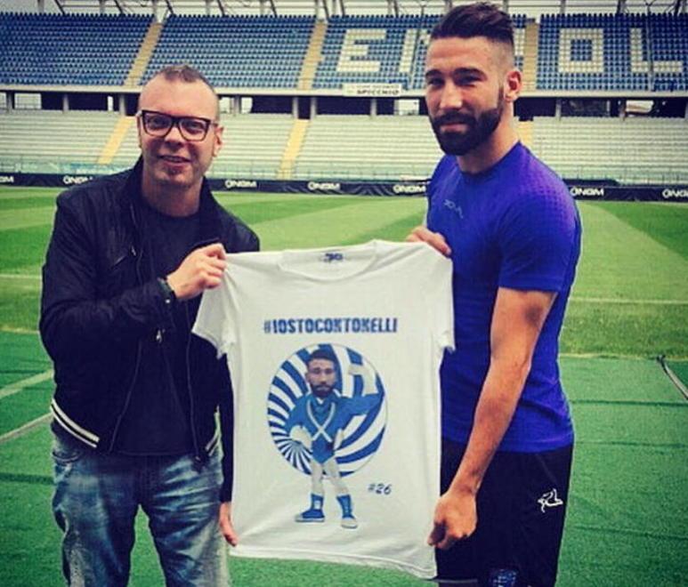 Tonelli fra t-shirt e siparietti comici 