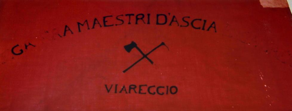 Il furto della bandiera rossa che incendiò Viareggio 