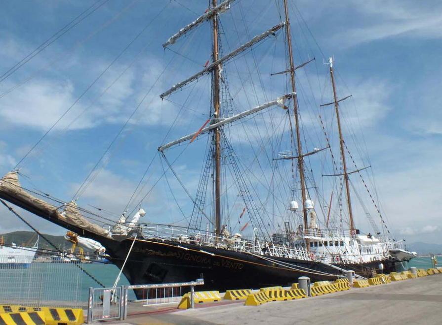 Al porto arriva la “Signora del vento” 