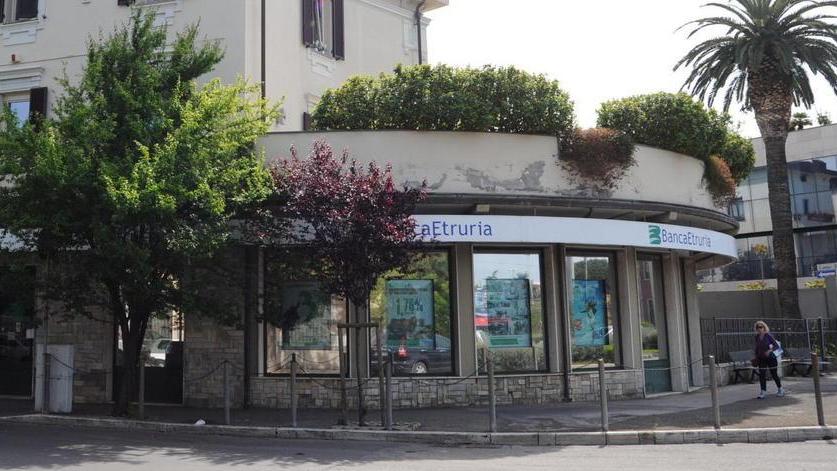 Tentano il colpo alla Banca Etruria
