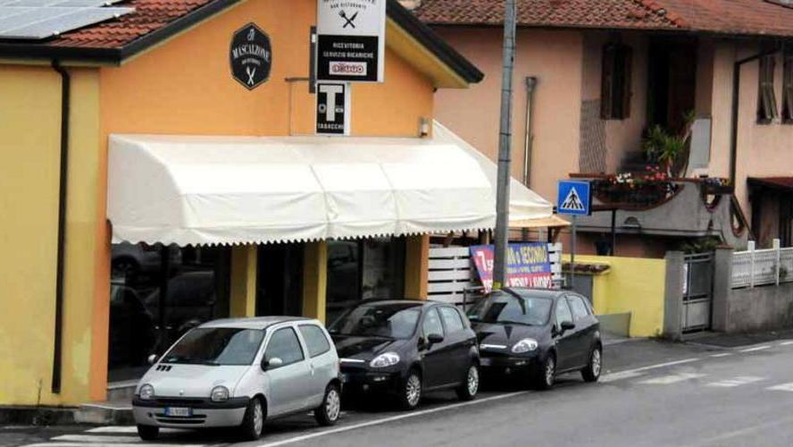 Colpo di fucile contro un bar