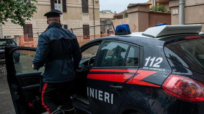 Si costituisce dopo l’accoltellamento