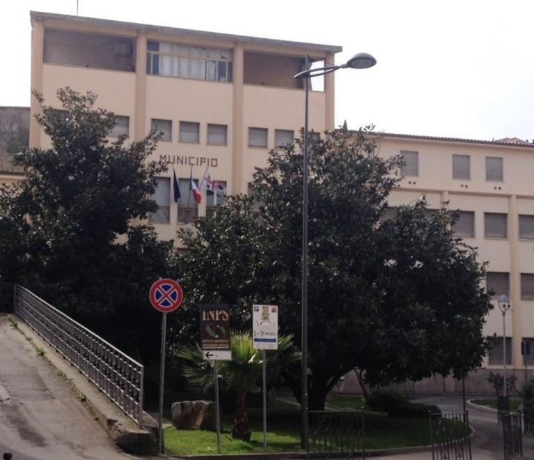 Il caso delle cartelle pazze: «Dal Comune solo silenzi» 