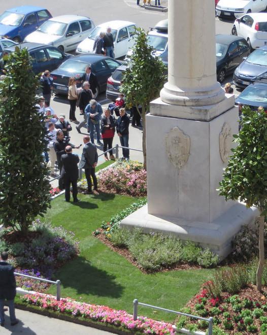 Fiori, piante e allestimenti: tripudio di colori in centro 