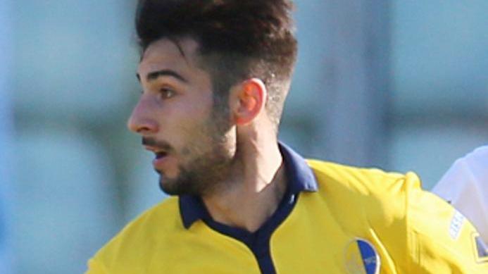 Tifosi al campo ad incitare i gialli In attacco Garritano dall’inizio