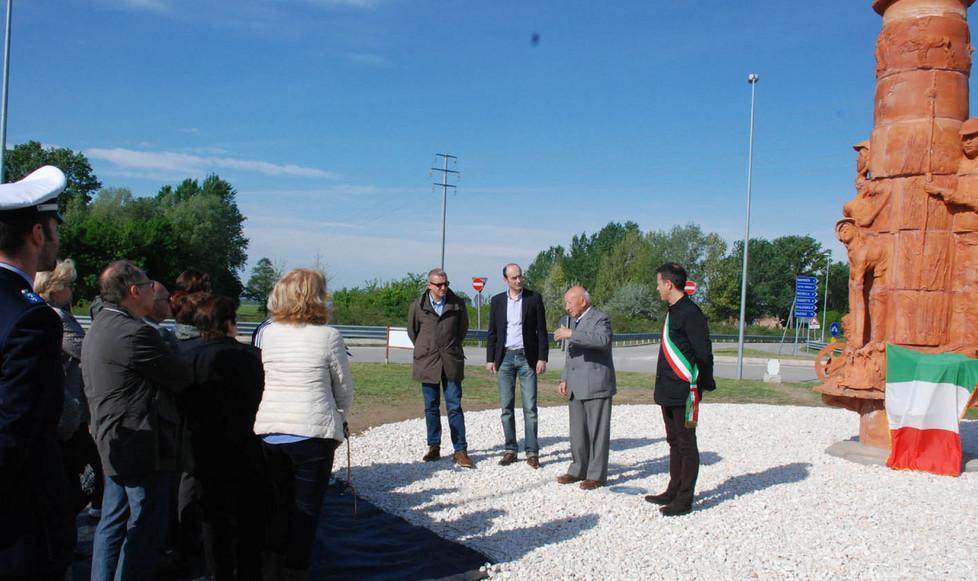 A Campotto la stele sui lavori di una volta