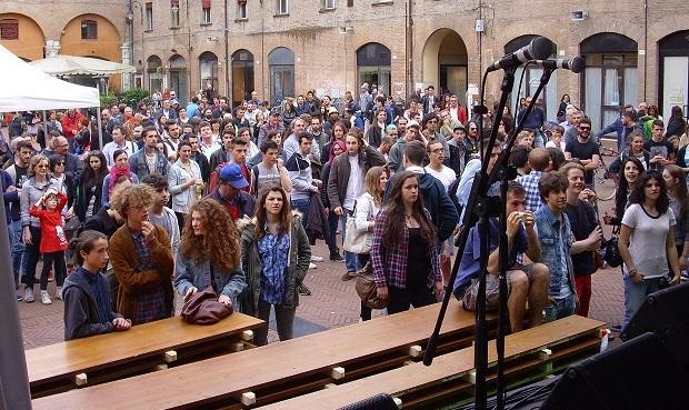 Otto band sul palco e due premi per studenti