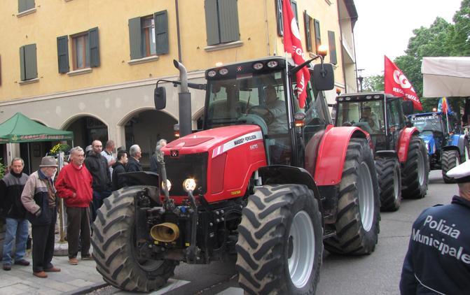 Primo maggio, 60 trattori in corteo