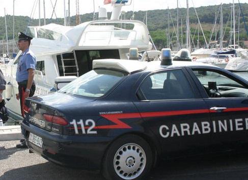 I carabinieri al porto di Scarlino (Foto Giorgio, archivio)