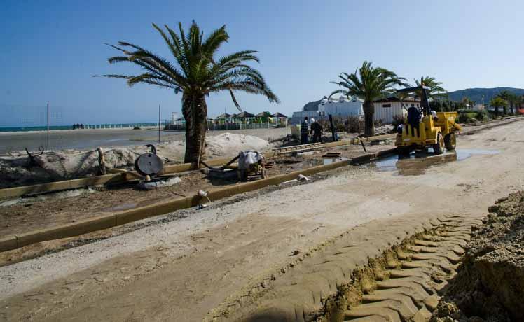 Il cantiere del Lungomare Poetto (foto Mario Rosas)