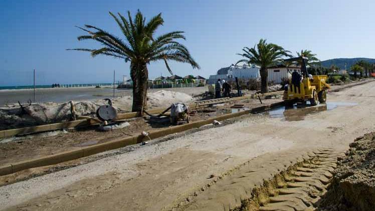 Il cantiere del Lungomare Poetto (foto Mario Rosas)