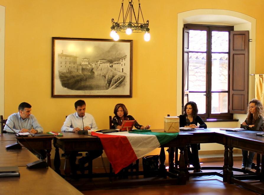 Un consiglio comunale a Gallicano