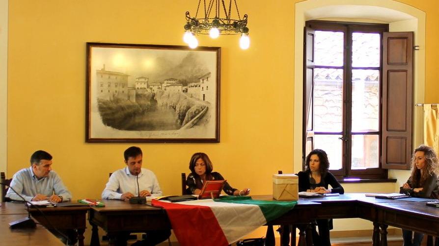 Un consiglio comunale a Gallicano