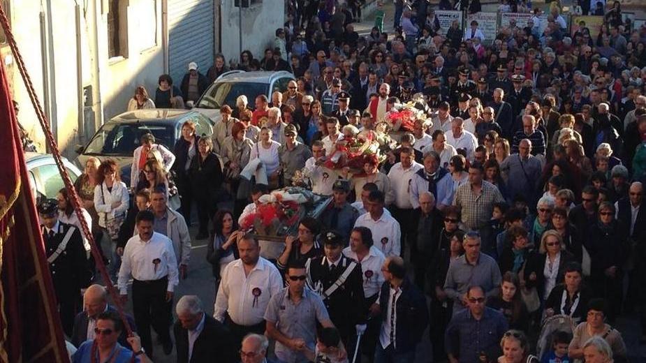 Festha Manna al via, martiri turritani portati in processione 