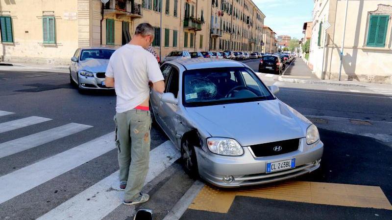 L'incidente in via Pannocchia (Marzi/Pentafoto)