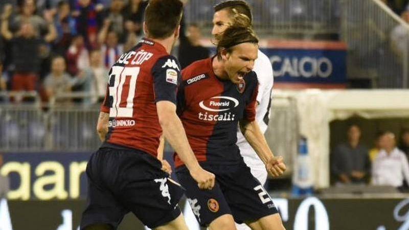 Il Cagliari supera il Parma e ricomincia a sperare nella salvezza