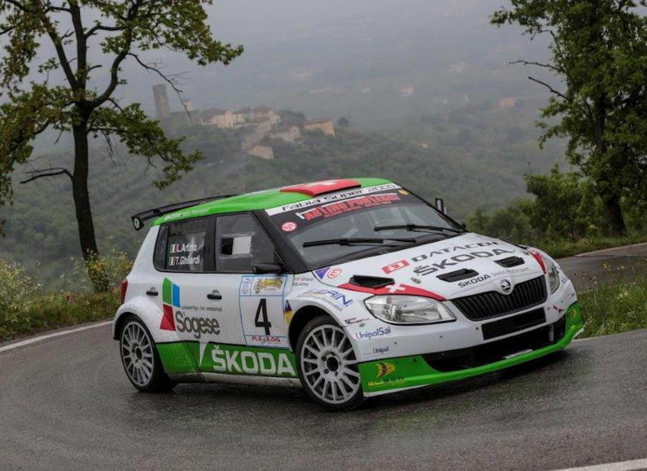 Il pilota di casa Luca Artino supera il pisano Senigagliesi