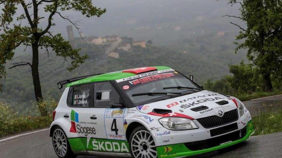 Il pilota di casa Luca Artino supera il pisano Senigagliesi