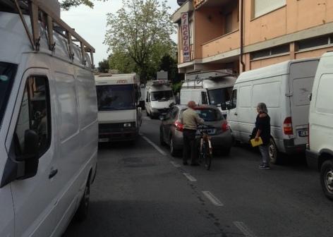 Sagra dei baccelli, è caos furgoni 