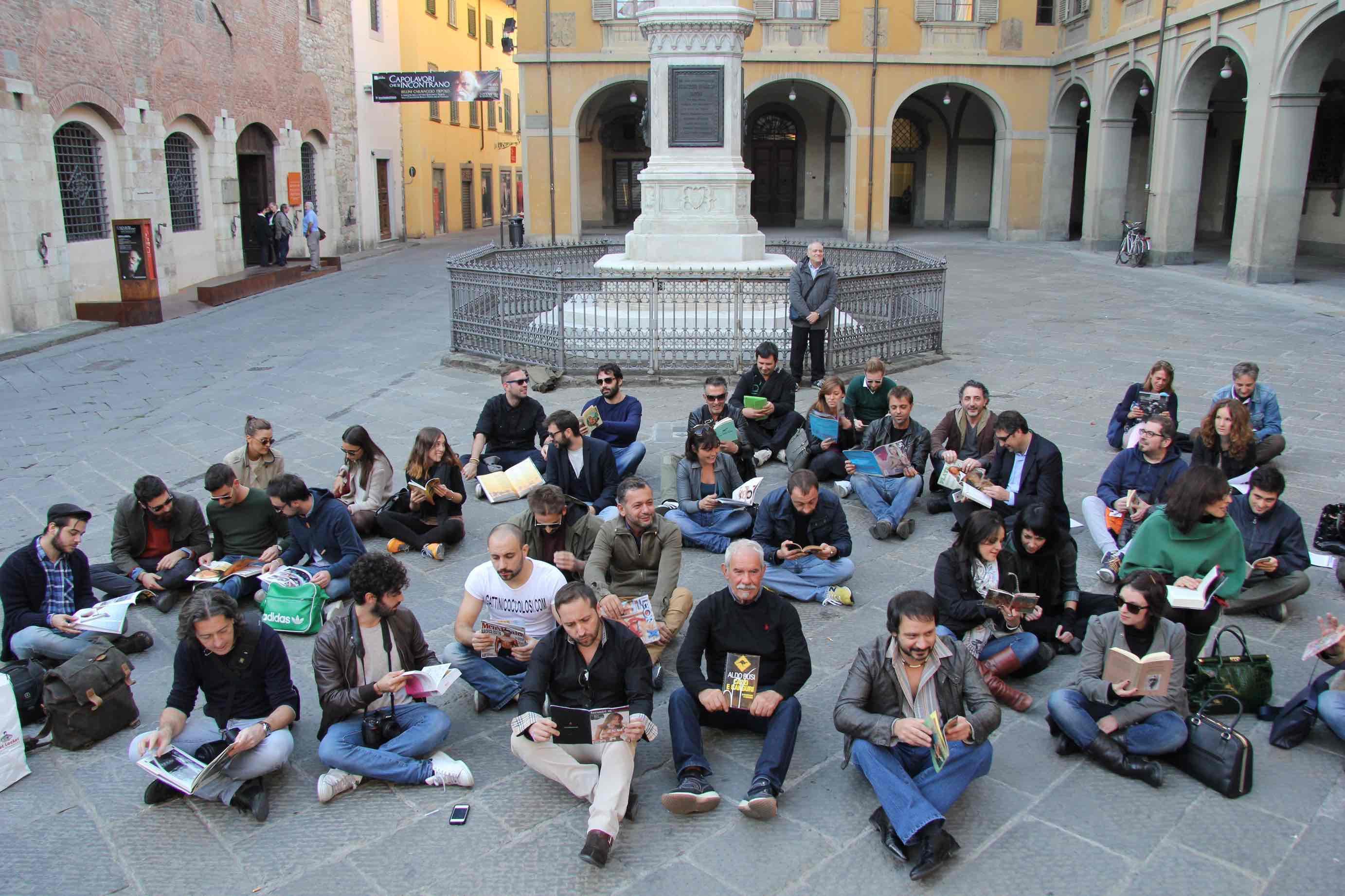 Il flash mob contro la legge Merlin fatto l'anno scorso in piazza del Comune