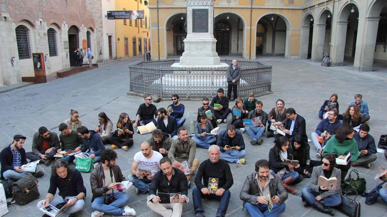 Il flash mob contro la legge Merlin fatto l'anno scorso in piazza del Comune