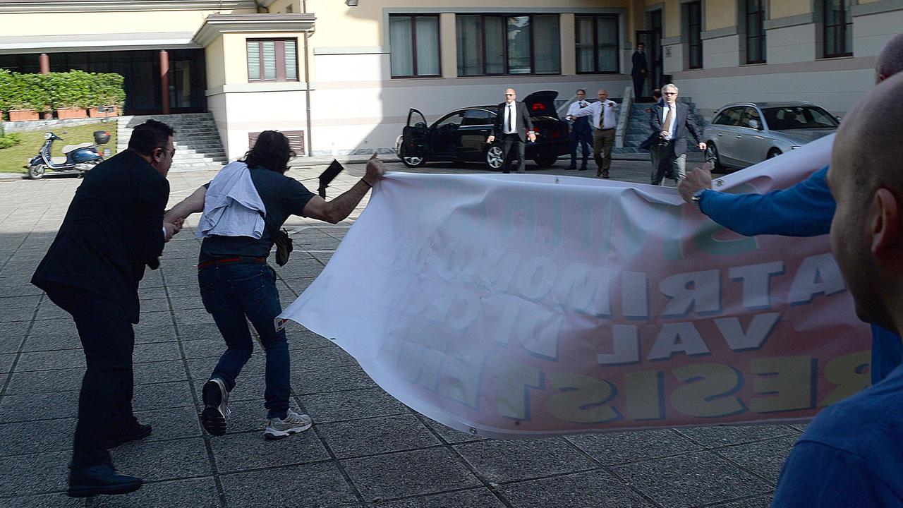 Smith, all'assemblea interviene Rossi: "Il governo e le aziende pubbliche interessate ci diano una mano". Spiragli anche dalla proprietà: "Vaglieremo le proposte dei sindacati"