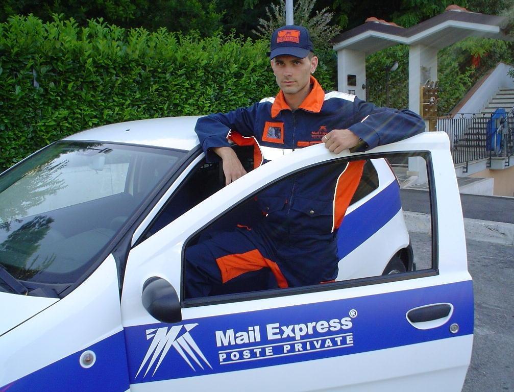 Un dipendente di Mail Express