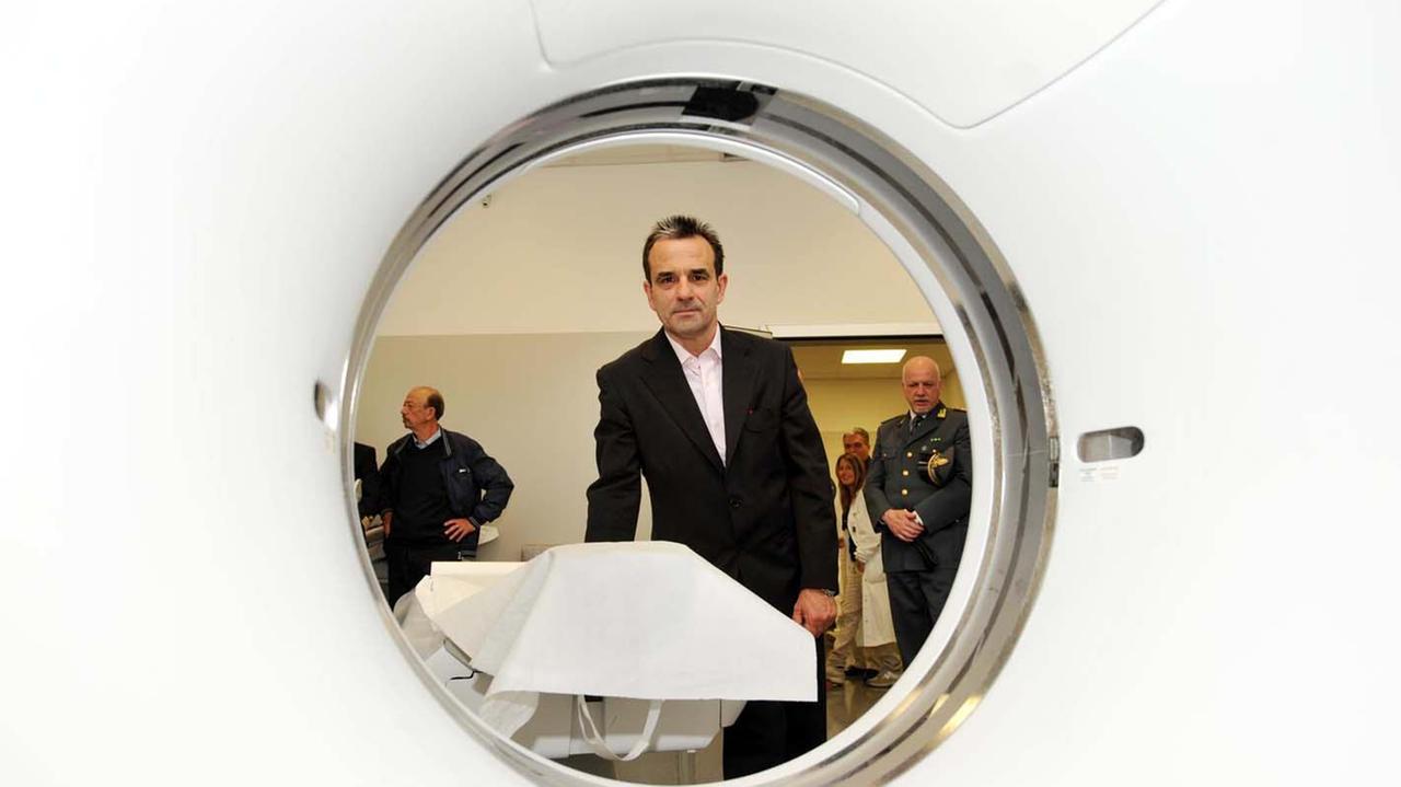 Il primario Fabio Scazzeri alla presentazione della Tac a Villamarina (foto Paolo Barlettani)