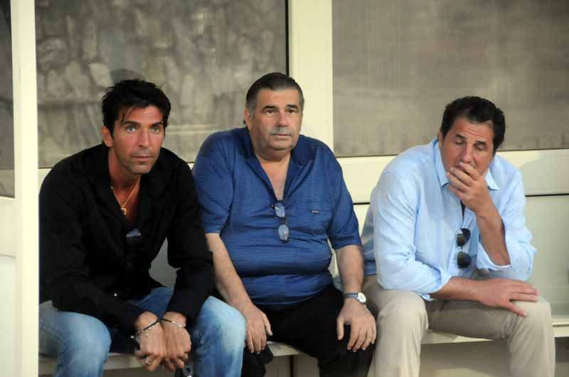 Nelso Ricci (al centro) con Gigi Buffon ai tempi della Carrarese