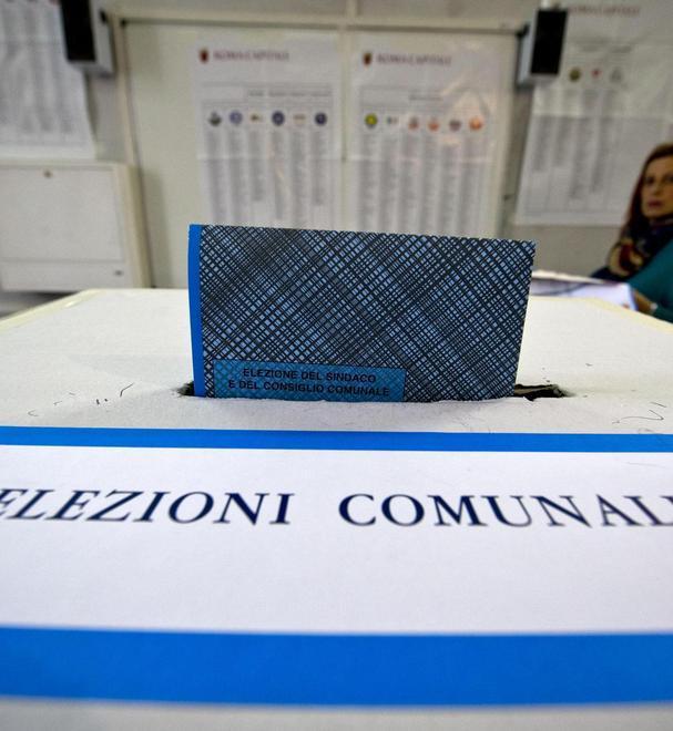 Santa Teresa, Angela Antona sfida il sindaco uscente con “A cara a ventu”. 