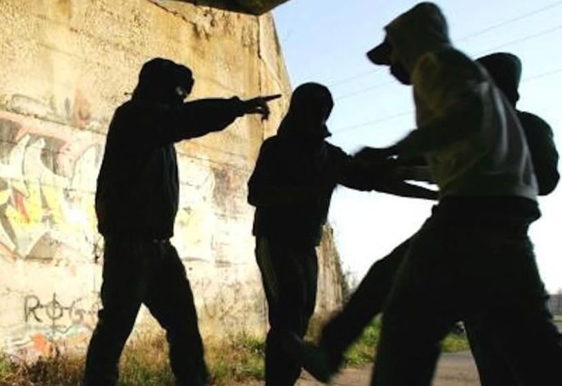 Sassari, un branco dietro il pestaggio del porta-pizze