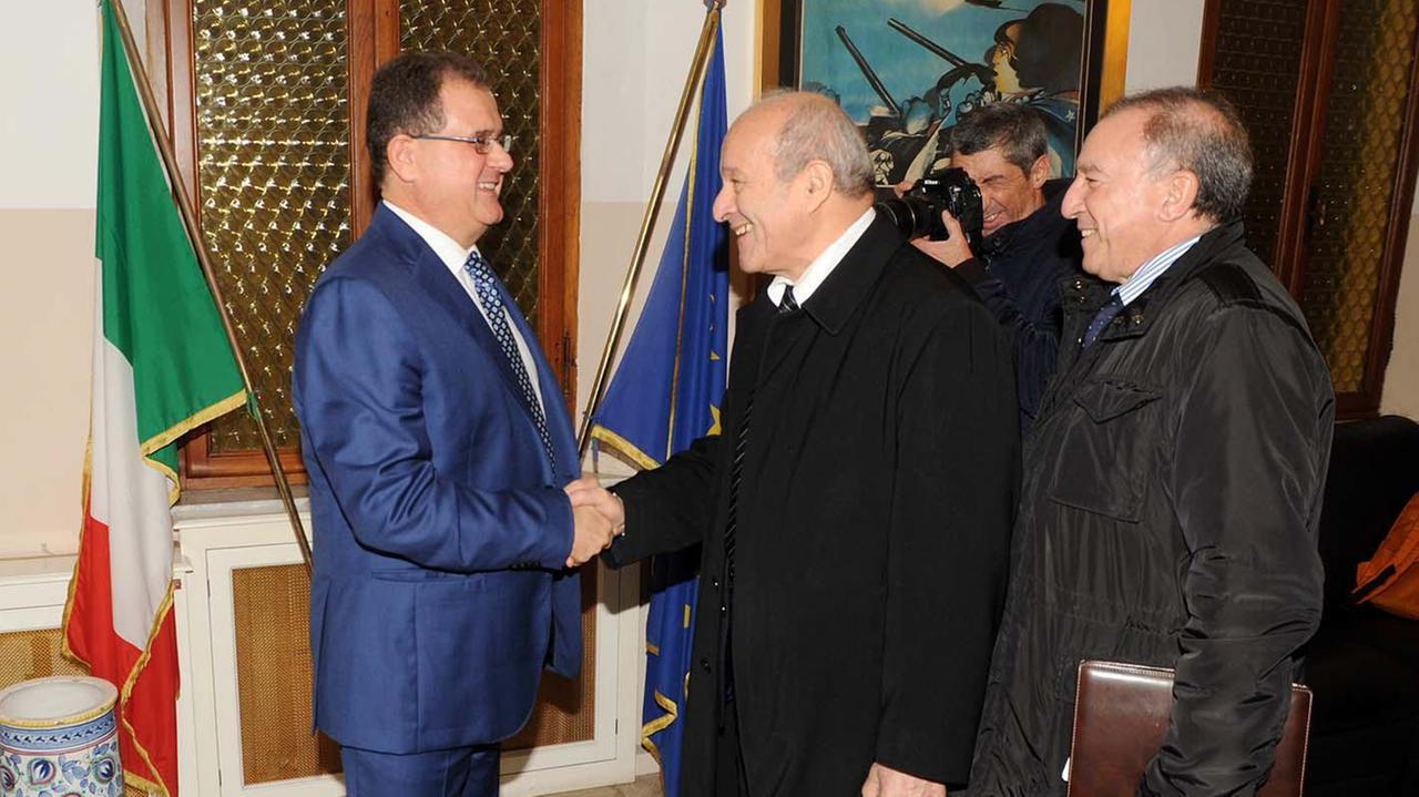 Issad Rebrab, al centro, col sindaco Massimo Giuliani e l’ad di Cevital, Farid Tidjani (foto Paolo Barlettani)