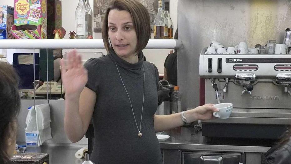 La barista torna al lavoro ma la paura non passa