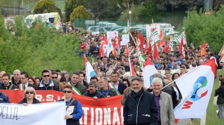 Si decide se occupare lo stabilimento
