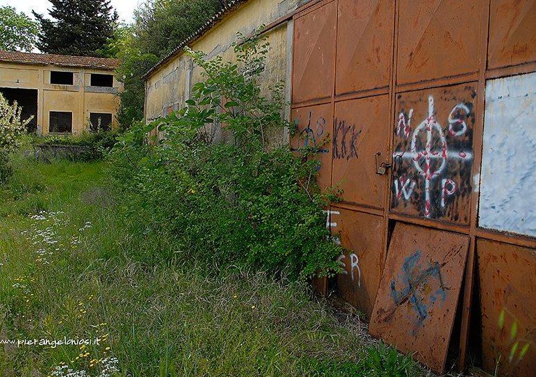 Ribolla, la memoria dei 43 minatori infangata da svastiche 