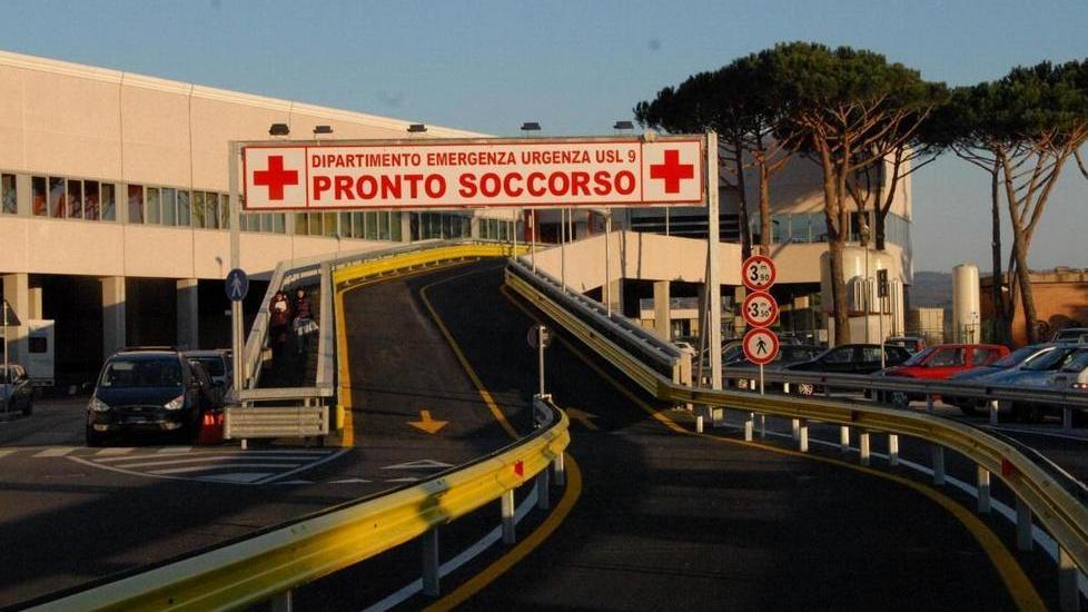 Dà in escandescenze in ospedale