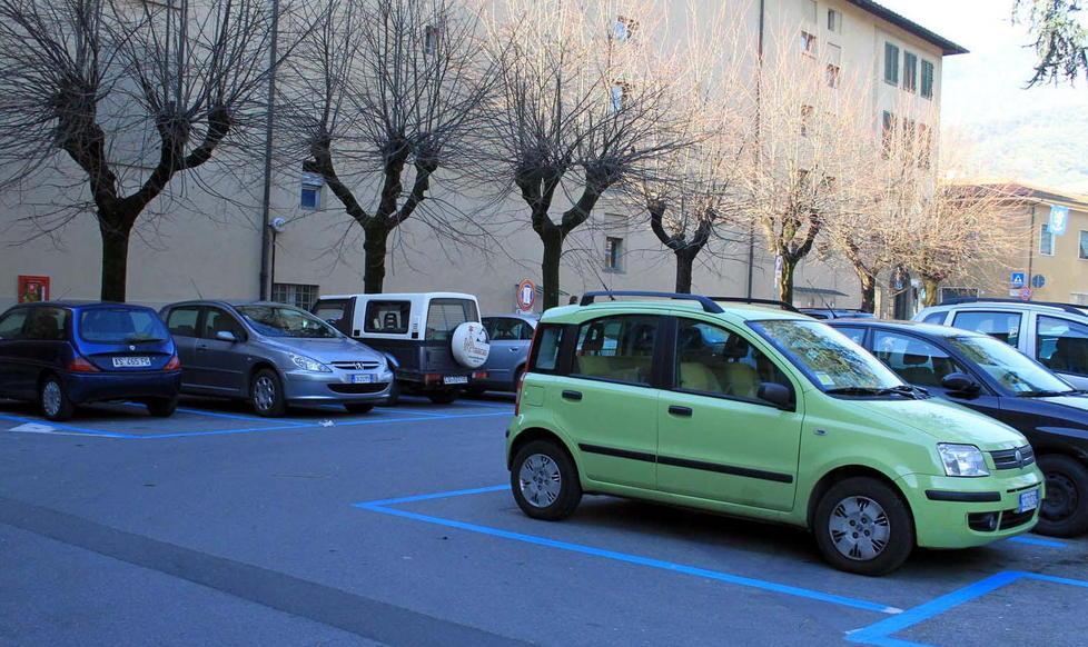 Disabili, parcheggio gratis anche negli “stalli blu”
